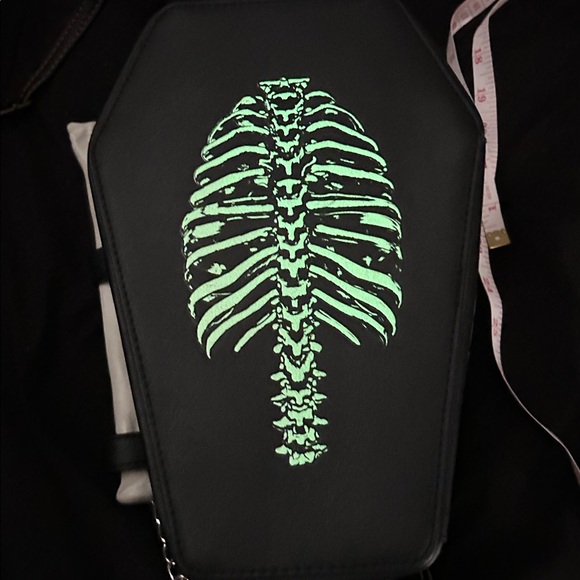 Black Coffin Crossbody Bag with Skeleton Design glow in the dark - Picture 4 of 11